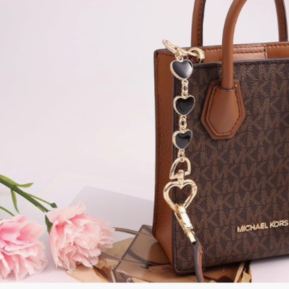 NWT Heart Shaped Chain Purse Strap/ Bag Extender - Picture 3 of 3